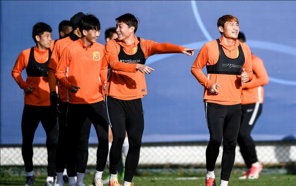 多特蒙德发布备战花絮;冲刺阶段遗憾出局;中超任务艰巨;细节决定成败 多特蒙德发布备战花絮;冲刺阶段遗憾出局;中超任务艰巨;细节决定成败