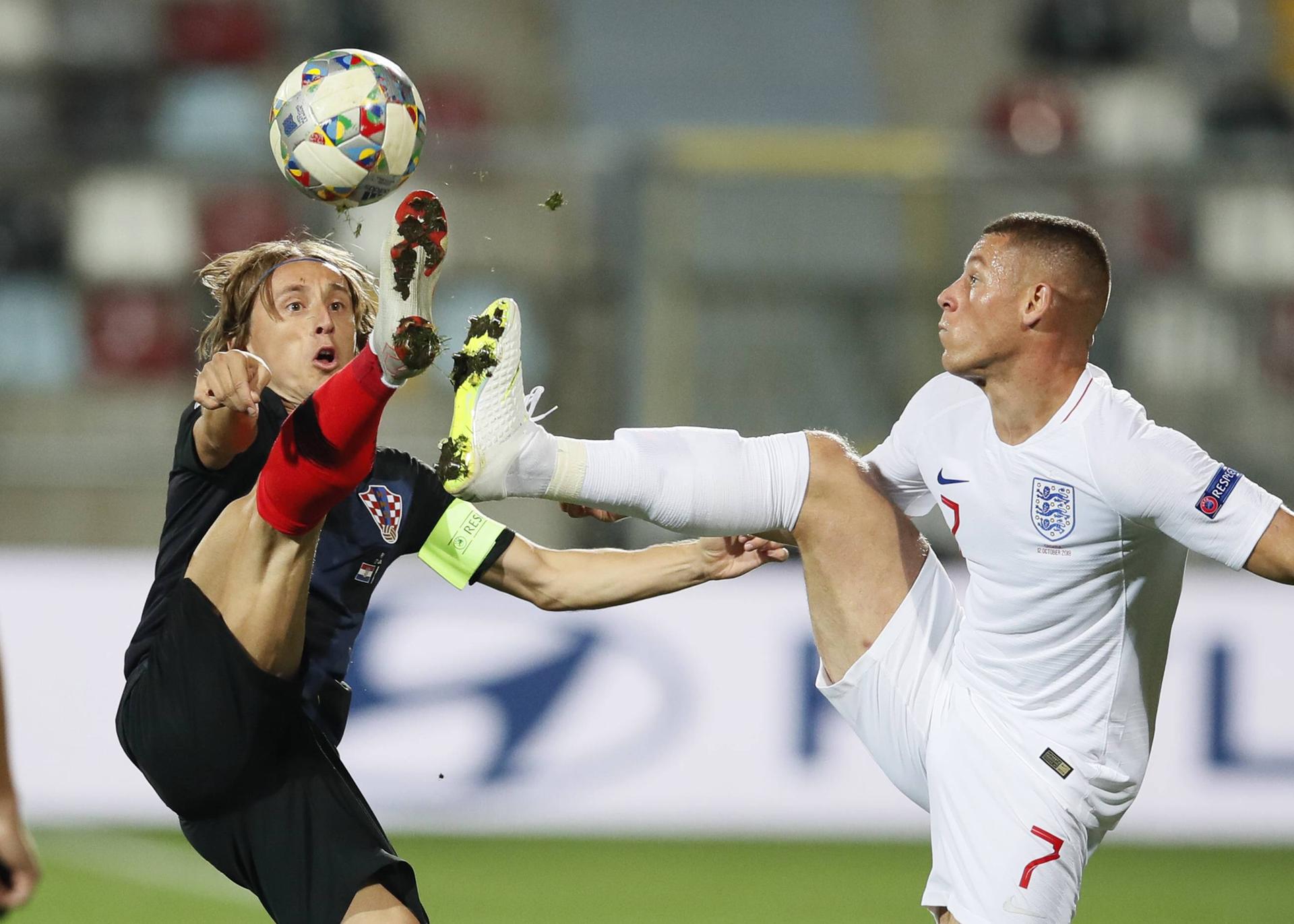 转折点法兰克福扳平良机莎拉波娃迎来十五赛季高光表现，这操作让人直呼：武汉三镇止住颓势备战欧联的简单介绍